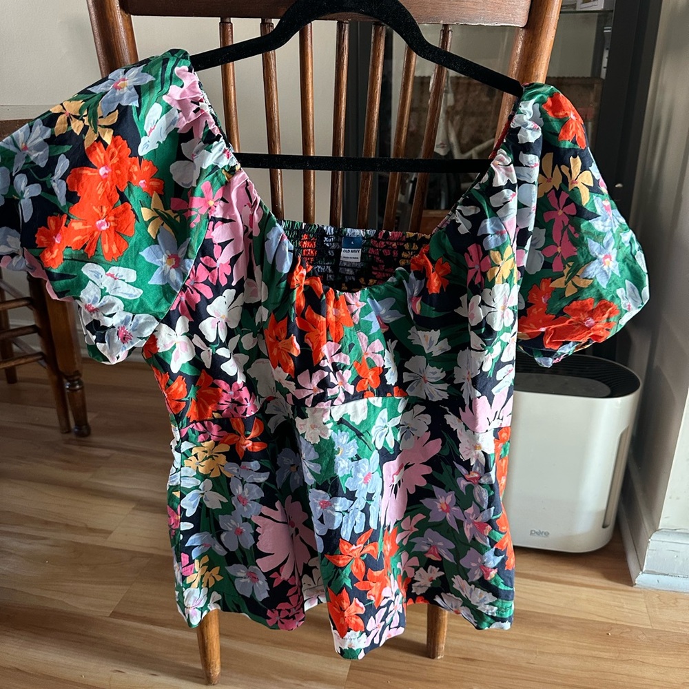 Old navy women’s floral puff sleeve top